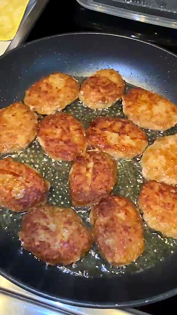 Freshly cooked Persian kotlet